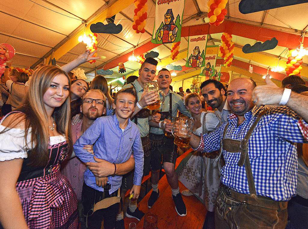 Stimmung auf dem Badischen Oktoberfest in Freiburg. Stimmung auf dem Badischen Oktoberfest in Freiburg.