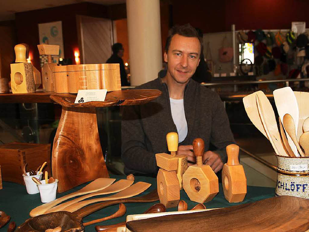 Kunstvoll hergestellte Holzarbeiten stellte Dirk Siebrands aus Bad Sckingen im Kursaal aus