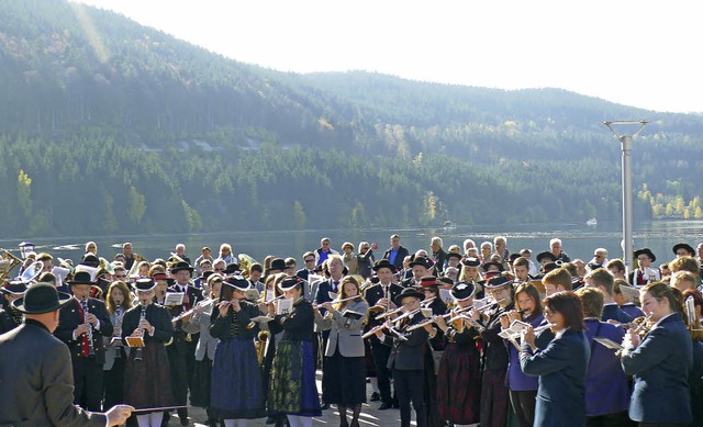 250 Musiker aus sechs Musikvereinern u.... Dirigent Martin Sedlak, Gschweiler.  | Foto: Eva Korinth