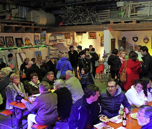 Familire Atmosphre bei der Rock-Shop-Antik-Nacht   | Foto: W. Knstle