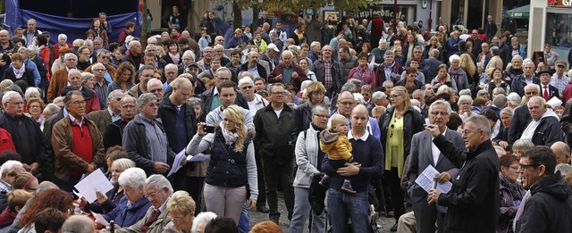 Ein Snger-Flashmob am Sonntag sorgte ...raschungseffekt bei der Chrysanthema.   | Foto: Heidi Fssel