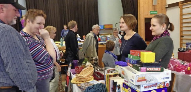 Der erste Inzlinger Flohmarkt fand durchaus Resonanz.   | Foto: Johanna Hgg