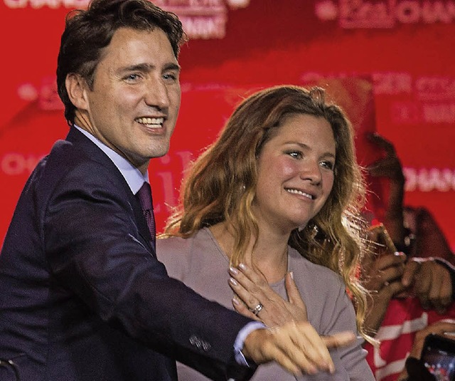 Trudeau mit Frau Sophie beim Wahlsieg   | Foto: afp