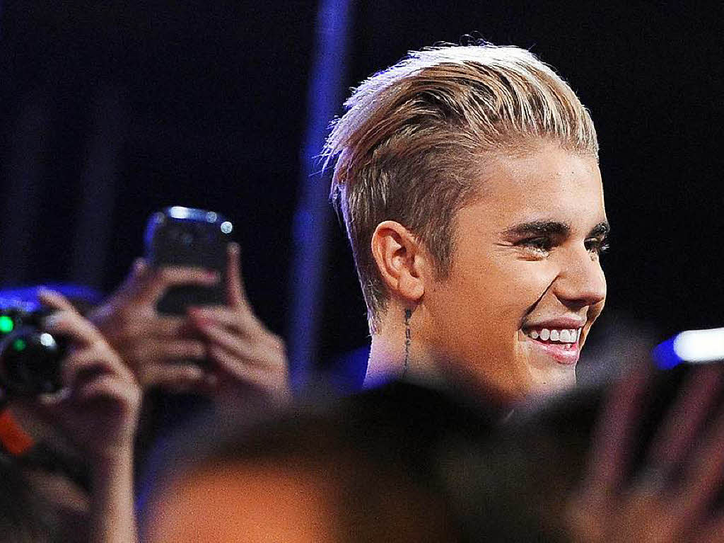 Justin Bieber hat fnf Trophen erhalten, teils aber in Nebenkategorien