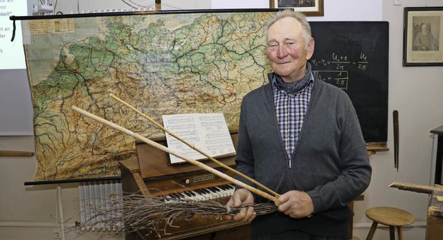 Artur Bury, einst  Hausmeister an der ...e &#8222;Waffen&#8220; eines Lehrers.   | Foto: Christa Rinklin