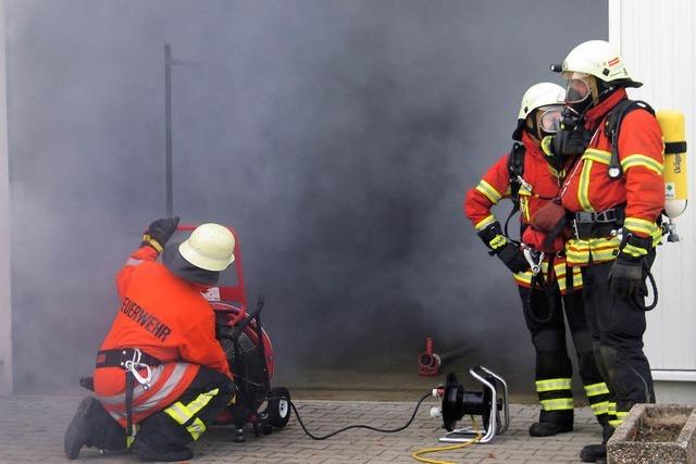 Teninger bringen ihre Drehleiter mit