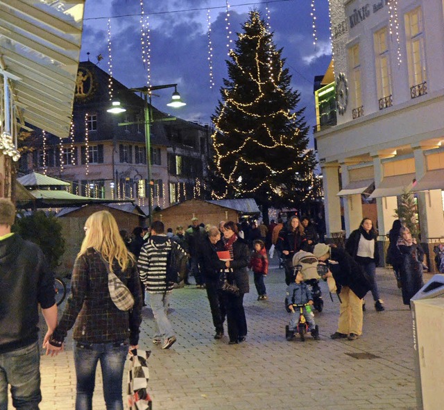 Keine groen Sterne, sondern kleine Fu...chs Weihnachtsbeleuchtung ist dezent.   | Foto: Barbara Ruda