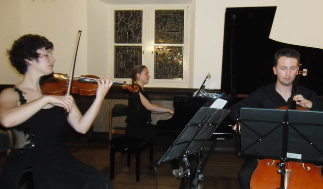 Das Trio Sempre Verde mit (von links) ... Brgersaal ein niveauvolles Konzert.   | Foto: Ernst Brugger