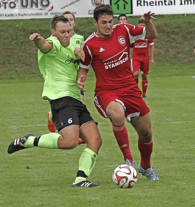 Seinen 18. Saisontreffer erzielte Dani...gegen  Matthias Schume (SV Rheintal).   | Foto: archiv: Neubert