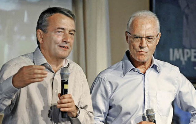 Hier hemdsrmelig: Niersbach (links) und Beckenbauer 2010 im Europa-Park Rust   | Foto: dpa
