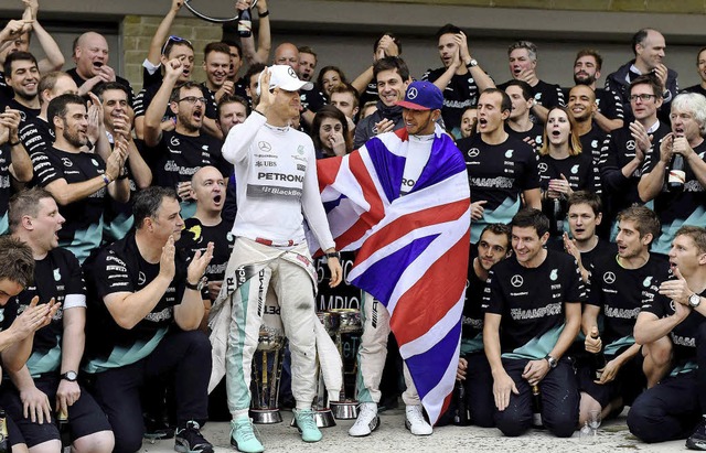 Die Teilnahme von Nico Rosberg (Mitte,...ercedes-Team bleibt von kurzer Dauer.   | Foto: afp