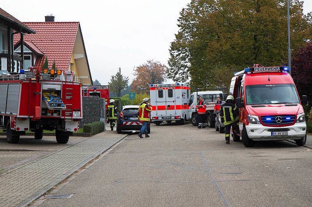 Feuerwehren und Rotes Kreuz rckten in...et in der Au in Bleibach an: Gasalarm!  | Foto: Daniel Fleig
