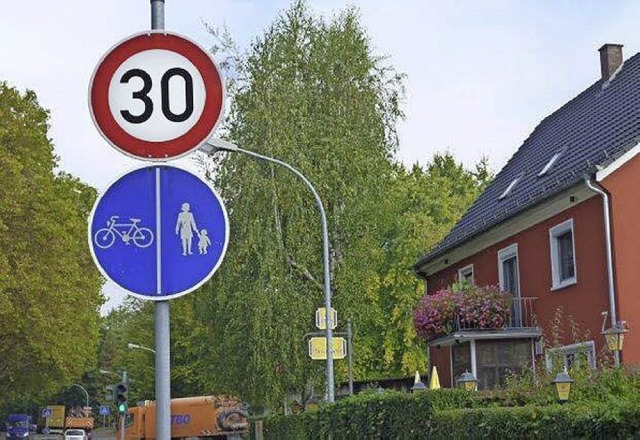 ber dieses  Tempo-30-Schild freut sich die SPD-Fraktion.   | Foto: Privat