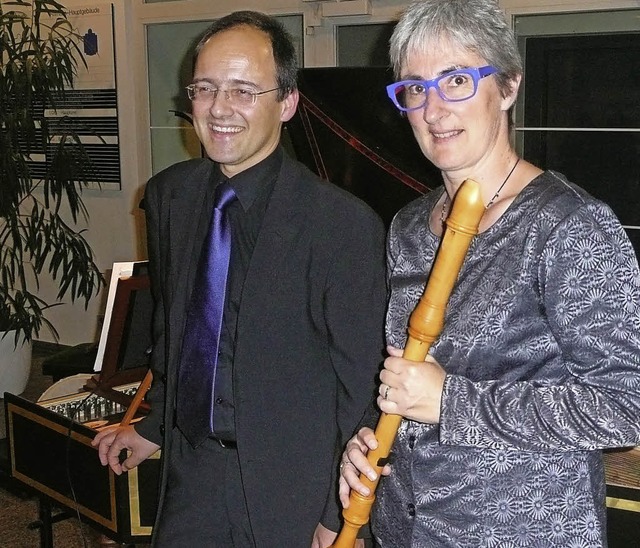 Alain Ebert (Cembalo) und Anette Dubl...ielten  im Gundelfinger Rathausfoyer.   | Foto: Annette Preuss