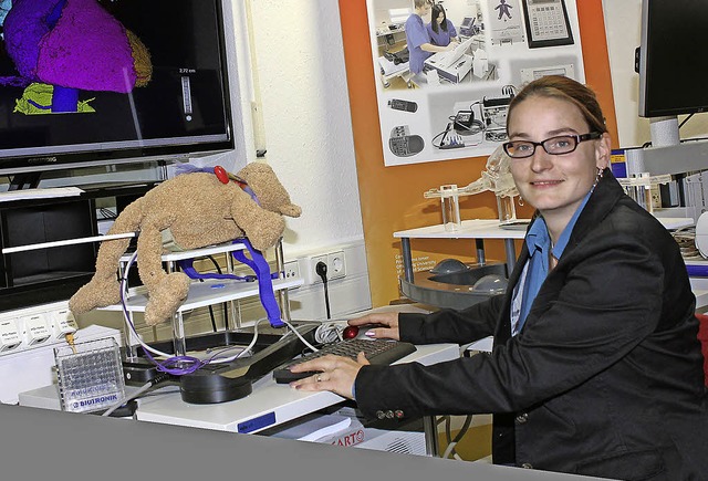 Corinna Brenner im Medizintechnik-Labor an der Hochschule Offenburg.   | Foto: Hochschule OG