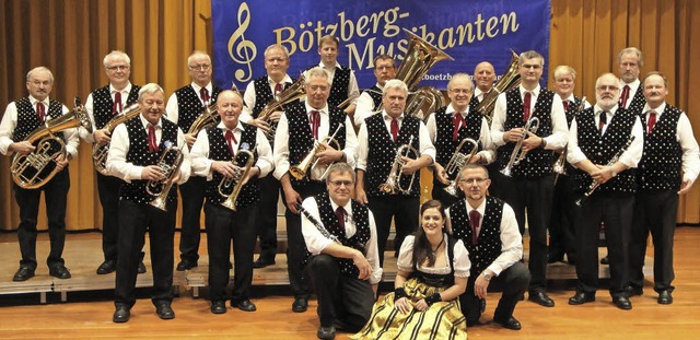 Die Btzberg Musikanten bei ihrem Konz...tehend rechts Dirigent Dagobert Ebner.  | Foto: Verein