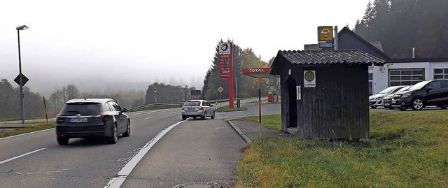 Das Holzhuschen an der Bushaltestelle  der L155 soll bald einem neuen weichen.  | Foto: Wolfgang Adam