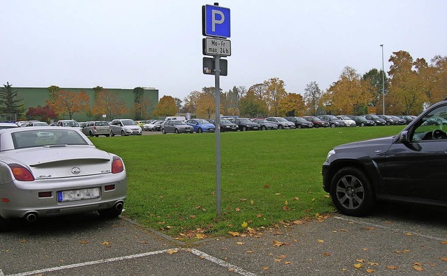 Der Parkplatz Stadtmitte ist stndig ... Verfgung, viele Pendler nutzen sie.   | Foto: Sylvia-Karina Jahn