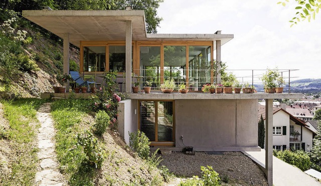 Eines der Huser des Jahres 2014: Haus am Hang in Grenzach-Wyhlen  | Foto: Gian Salis/Callwey-Verlag