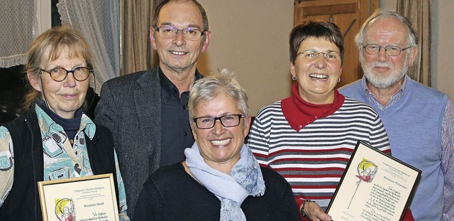 Ehrungen: Das Foto zweigt (von links) ...usanne Tritschler und Hubert Knpfle.   | Foto: Gert Brichta