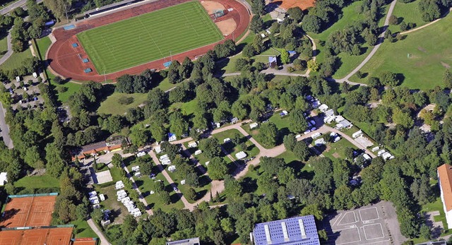 Campingplatz  am Rande des Grttparks,...n die Pltze des Tennisclubs Lrrach    | Foto: Luftbild: Erich Meyer