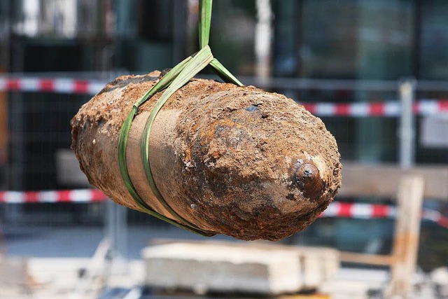 Eine vor Jahren in Freiburg entschrfte alte Fliegerbombe  | Foto: Dominic Rock