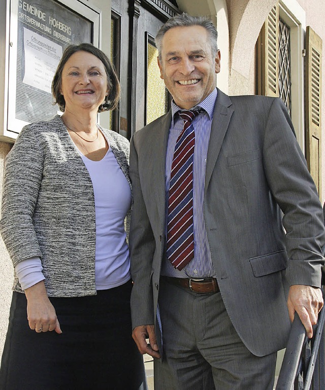 Regierungsprsidentin Brbel Schfer u...s Jehle  vor dem Rathaus in Diersburg   | Foto: B. Staiger