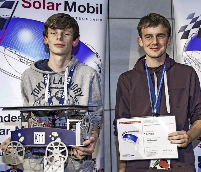 Kreativ im Solarmobilbau und bei  den ...miert: Kai (links) und Tobias Decoux.  | Foto: VDE