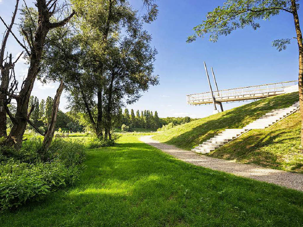 Rheingärten Neuenburg: „Im Zuge des integrierten Rheinprogramms gelingt es ausgezeichnet, die Flusslandschaft erlebbarer zu machen. Historische Spuren und vorhandene Elemente sind sensibel zu Teilen der Landschaft geworden.“ Rheingärten Neuenburg: „Im Zuge des integrierten Rheinprogramms gelingt es ausgezeichnet, die Flusslandschaft erlebbarer zu machen. Historische Spuren und vorhandene Elemente sind sensibel zu Teilen der Landschaft geworden.“