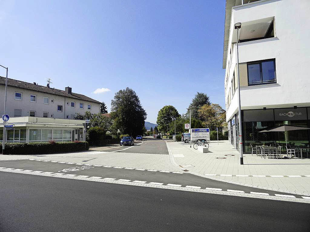 Wohn- und Geschäftshaus Stegen: „Das Haus bildet aus seinem funktionalen Konzept heraus einen neuen zentralen Knotenpunkt in Stegen. Nahversorger und Arztpraxenstärken die Gemeinde als Wohnort.“ Wohn- und Geschäftshaus Stegen: „Das Haus bildet aus seinem funktionalen Konzept heraus einen neuen zentralen Knotenpunkt in Stegen. Nahversorger und Arztpraxenstärken die Gemeinde als Wohnort.“