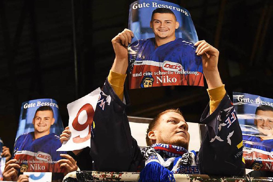 EHC-Fans senden Genesungswünsche an Niko Linsenmaier (Foto: Patrick Seeger) EHC-Fans senden Genesungswünsche an Niko Linsenmaier (Foto: Patrick Seeger)