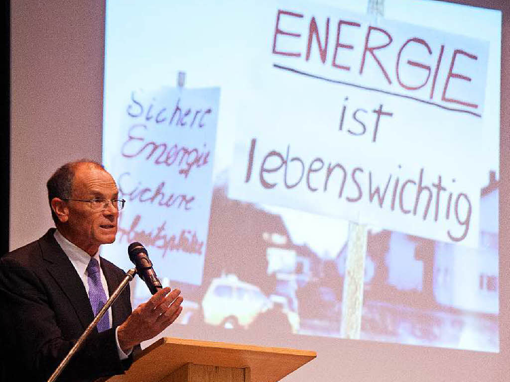 Wyhls Brgermeister Joachim Ruth betonte bei der Begrung, dass die Gemeinde auch ohne Atomkraftwerk zu Wohlstand, Arbeitspltzen und einem hohen Anteil an eigener und obendrein sauberer  Strom- und Energieproduktion gekommen sei.