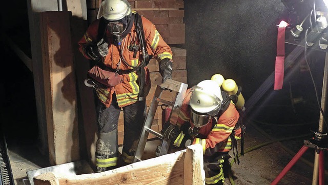 Feuerwehr in Friesenheim Hackschnitzelanlage  | Foto: Manfred Drbeck