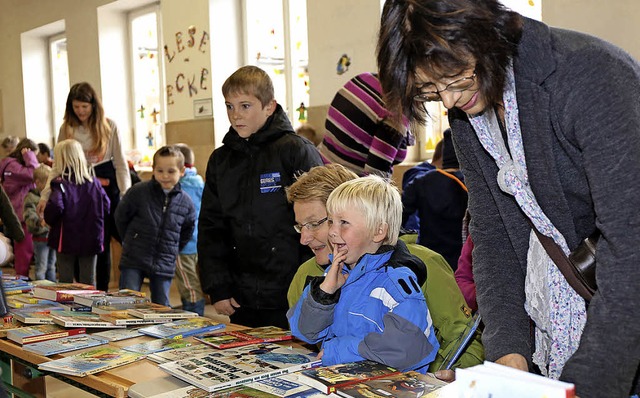 Zum Abschluss der Frederickwoche wurde...hule ein Bcherflohmarkt veranstaltet.  | Foto: wilfried dieckmann