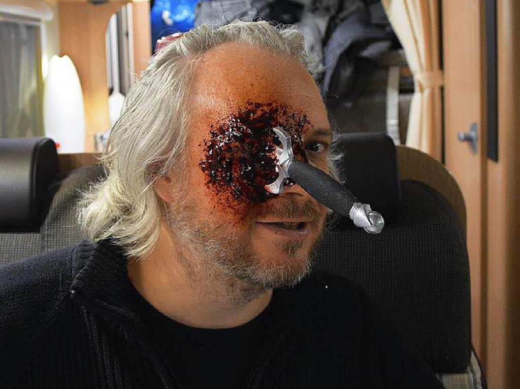 Sieht schlimm aus, tut aber nicht weh: Der Dolch im Auge gehrt zu Tim Scheidigs Special-Effects.