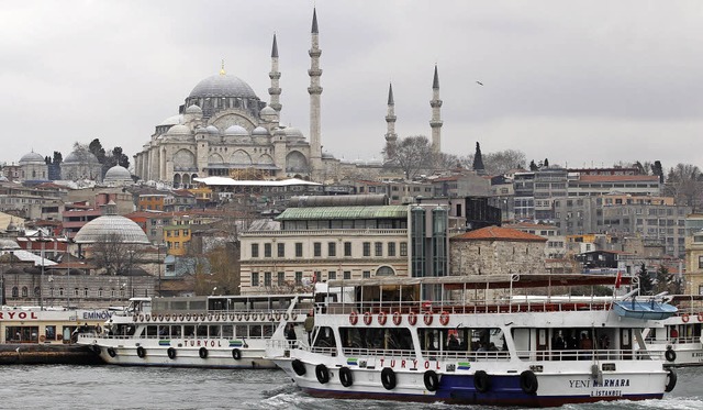 Blick vom Bosporus auf die Hagia Sophia  | Foto: DPA