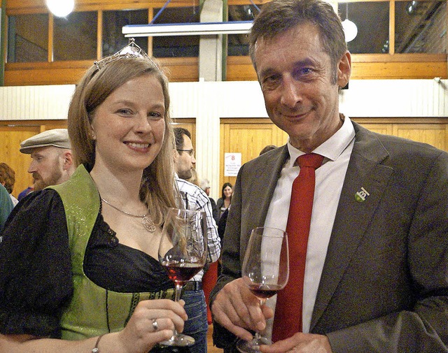 Die Badische Weinprinzessin Melissa F... und Brgermeister Christoph Hoffmann.  | Foto: Silke Hartenstein