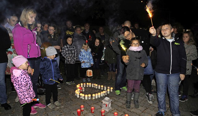 Mehr als 200 Menschen nahmen an der Pr... Krankenhauses in Bad Sckingen teil.   | Foto: Frank Linke