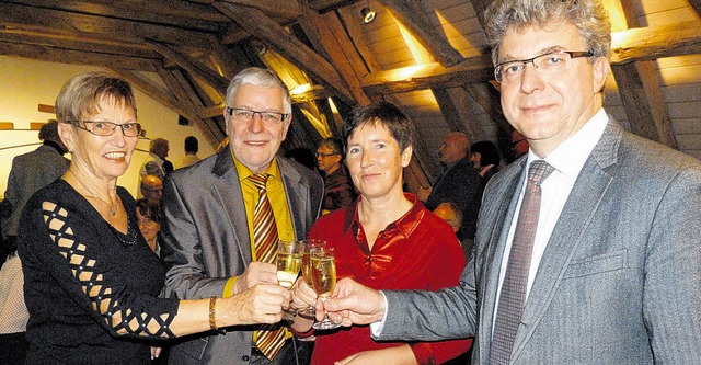 Stoen auf 25 Jahre Stdtepartnerschaf...sterehepaar Kerstin und Frank Peuker.   | Foto: Lendle