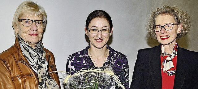 Anita Trndle (links) bedankte sich be... Kinderschutzhauses, Eva-Maria Zuber.   | Foto: Stefan Pichler