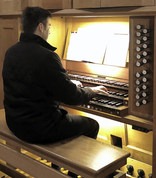 Christoph Bogon an der Orgel  | Foto: Georg Vo