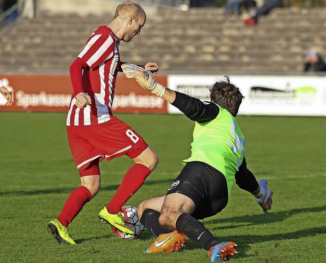 Den Torwart umkurvt: Marco Junker auf dem Weg zum 5:0.   | Foto:  Alexandra Buss