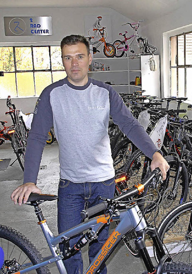 Alexander Majsenger in seinem Fahrradgeschft  | Foto: Obermeyer