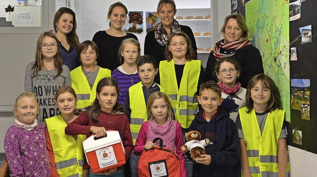 Juniorhelfer an der Angenbachtalschule...terin) und Ute Zettler (Frderverein)   | Foto: Karl-Heinz Rmmele