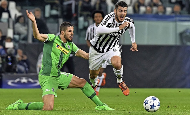 Juventus Turin ein Bein stellen, das w...den Turiner  Alvaro Morata zu stren.  | Foto: dpa