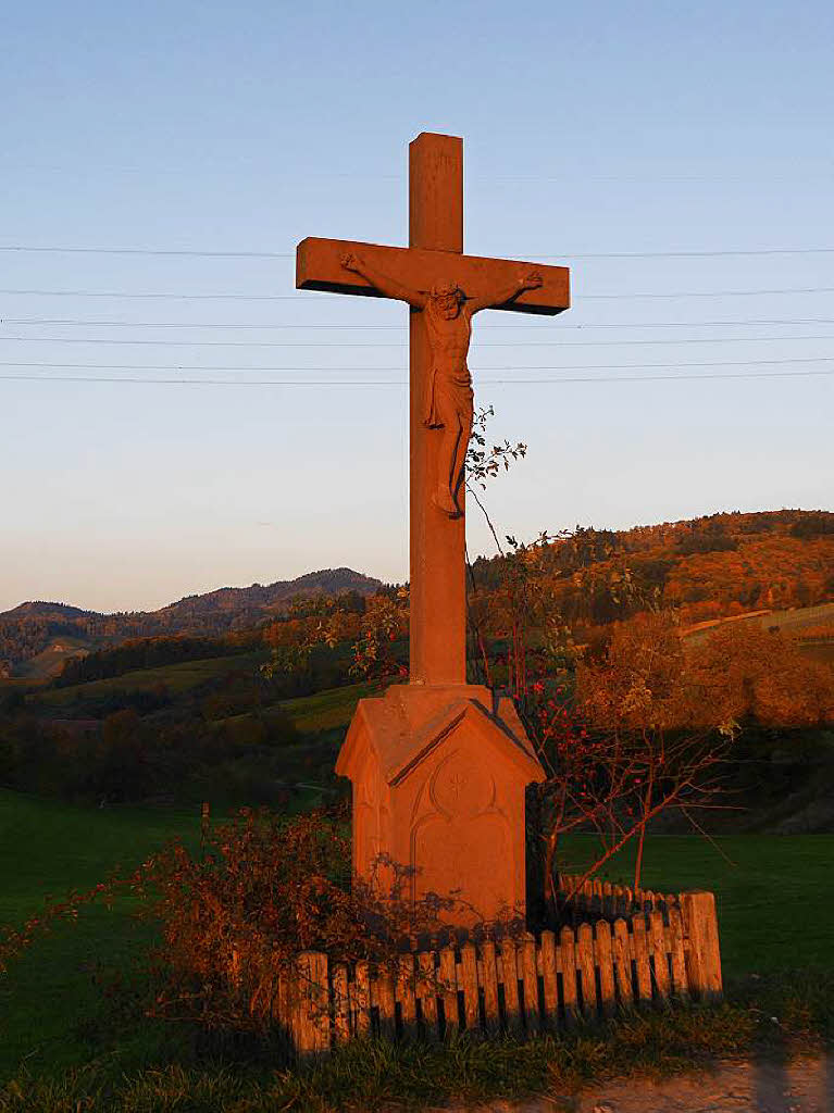 Anna Witte-Rotter hat das glhende Kreuz oberhalb von Hinterheuweiler fotografiert.