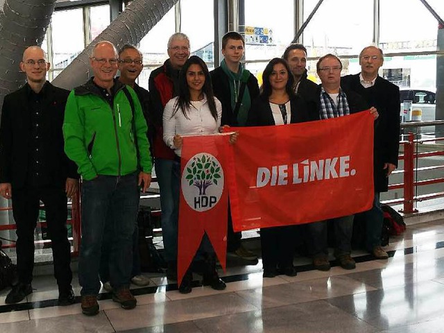 Wahlbeobachter der Linken bei der Wahl...rechts) und Werner Engelmann (rechts).  | Foto: Privat