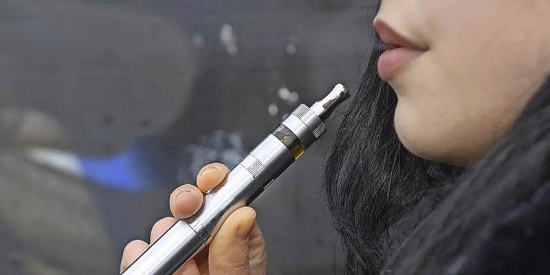 Minderjahrige Durfen Keine E Zigaretten Und E Shishas Rauchen Panorama Badische Zeitung