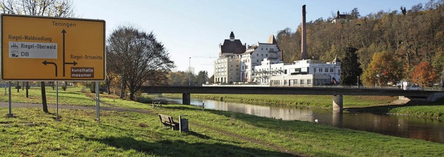 Wasser aus dem Tiefbrunnen jenseits de...ber neue Leitungen ins Dorf gefhrt.   | Foto: Michael Haberer