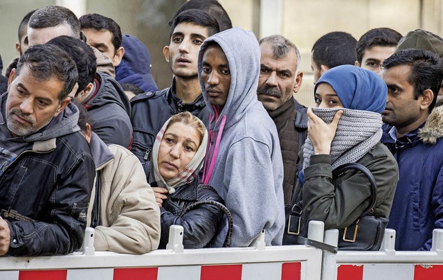 Viele Flchtlinge kommen nach Deutschland. Wie knnen Sie integriert werden?   | Foto: Michael Kappeler (dpa)